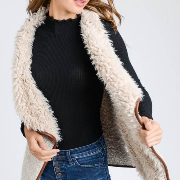 Faux Fur Collared Draped Shearling Vest - Picture 5 of 8